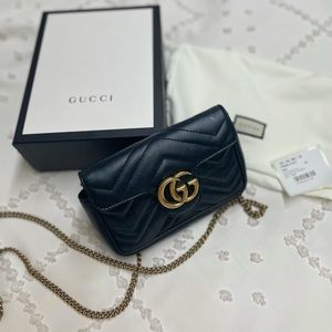 BLACK GUCCI PURSE. originally $1000, will take best offer